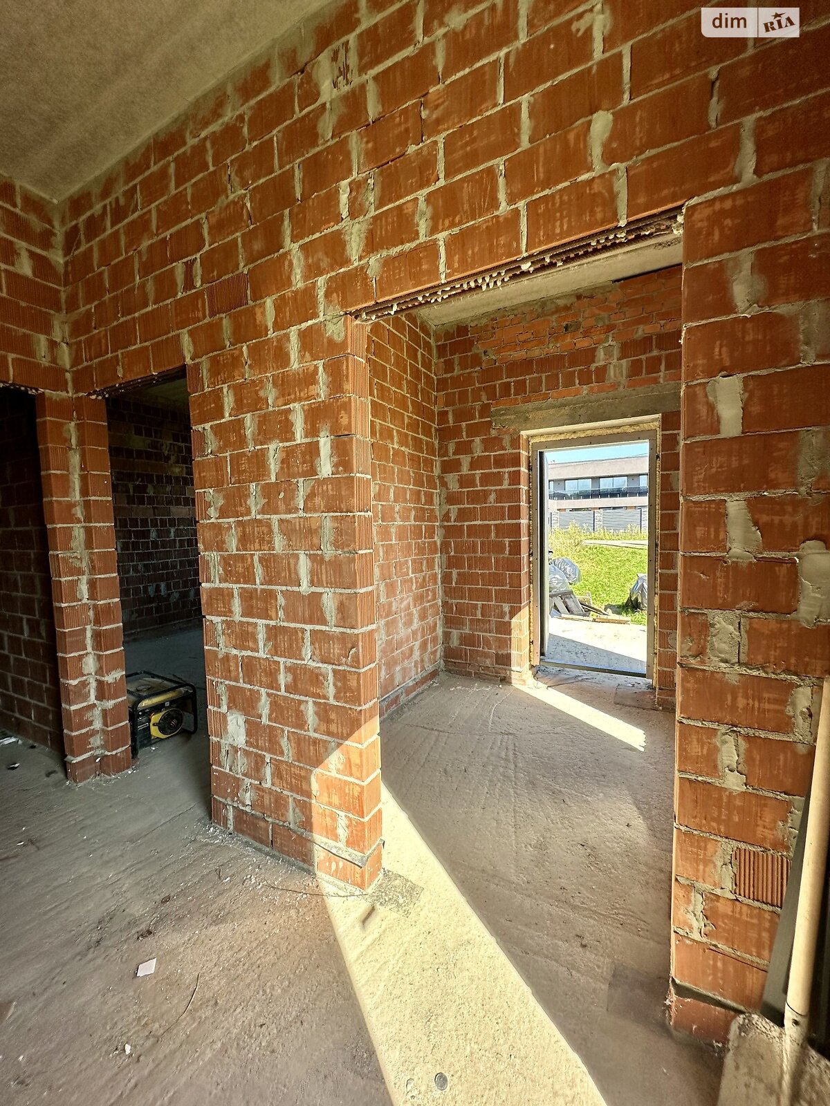 двоповерховий дуплекс, 203 кв. м, кирпич. Продаж у Басівці фото 1 двоповерховий дуплекс, 203 кв. м, кирпич. Продаж у Басівці фото 1