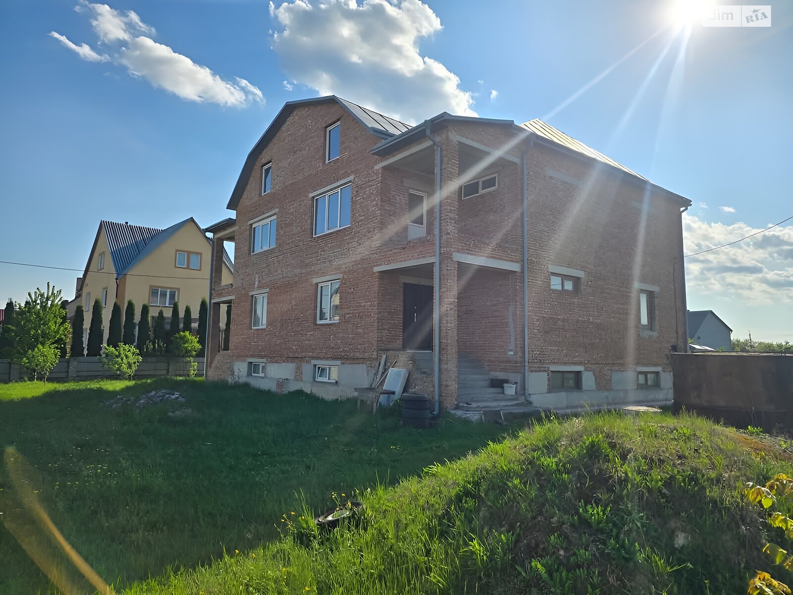 трехэтажный дуплекс, 240 кв. м, кирпич. Продажа в Байковцах фото 1 трехэтажный дуплекс, 240 кв. м, кирпич. Продажа в Байковцах фото 1