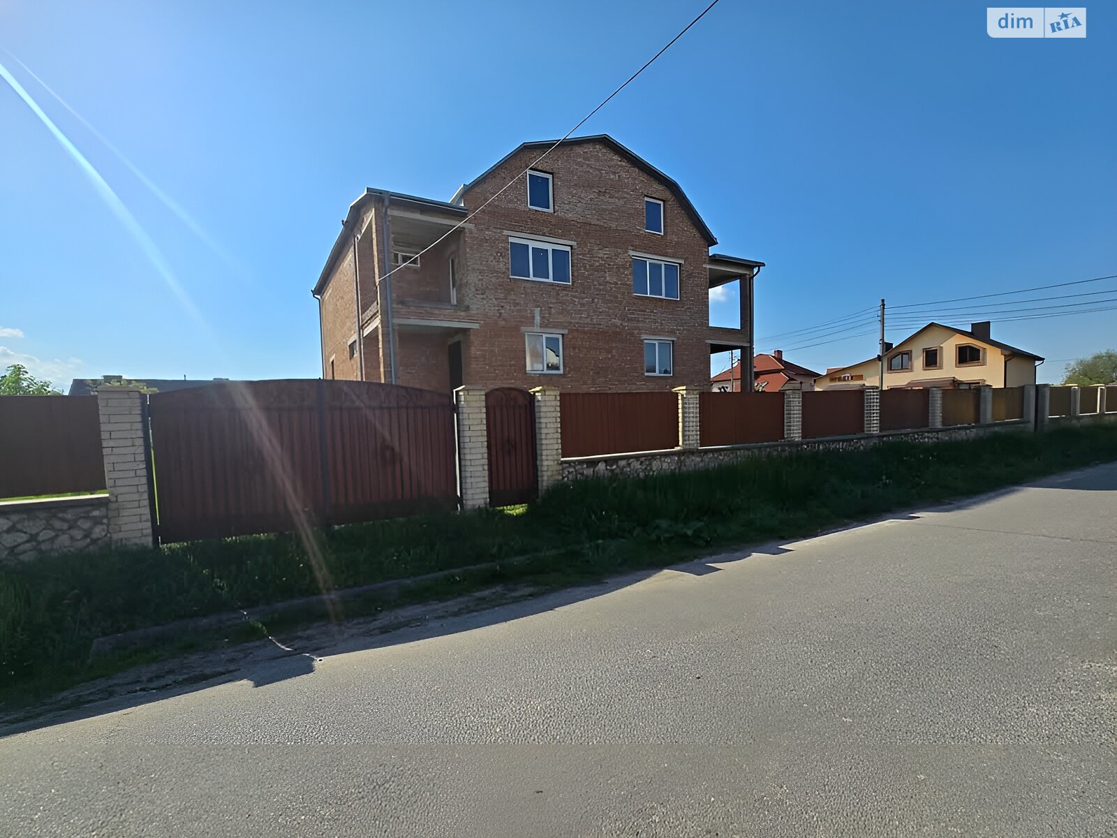 трехэтажный дуплекс, 240 кв. м, кирпич. Продажа в Байковцах фото 1 трехэтажный дуплекс, 240 кв. м, кирпич. Продажа в Байковцах фото 1