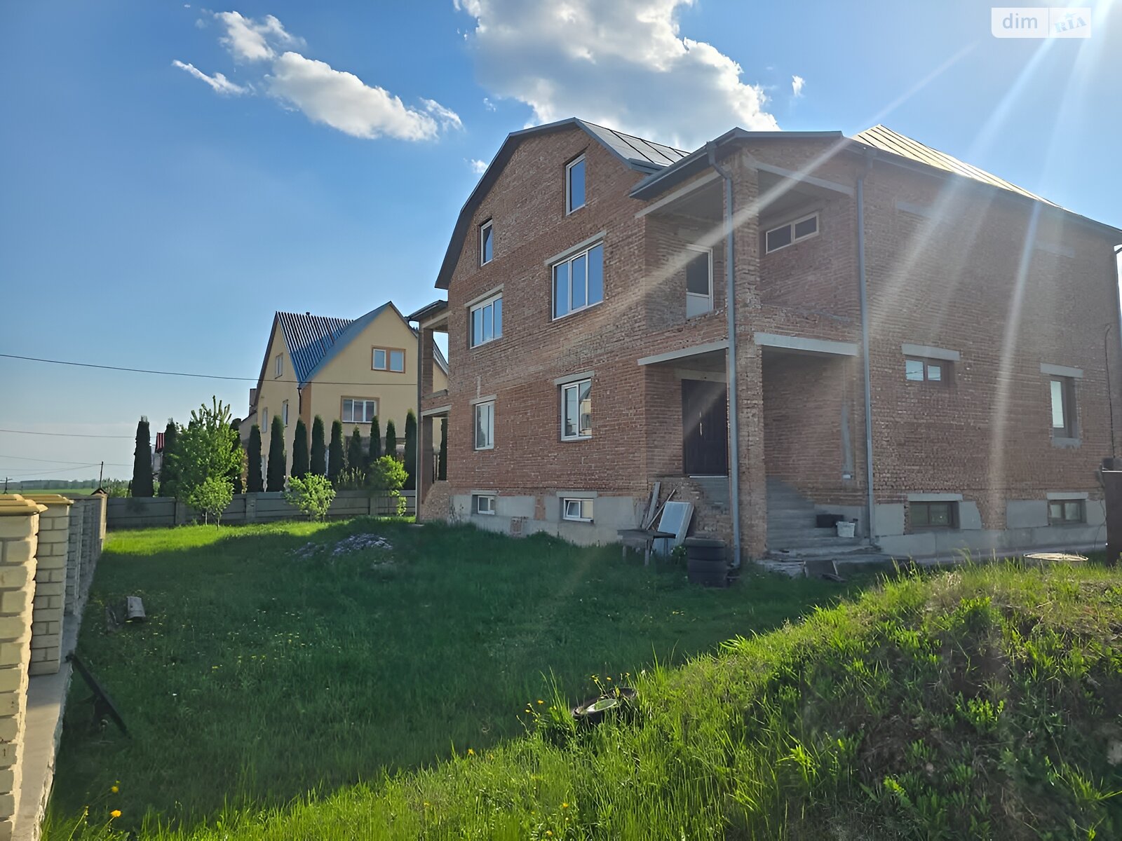 трехэтажный дуплекс, 240 кв. м, кирпич. Продажа в Байковцах фото 1 трехэтажный дуплекс, 240 кв. м, кирпич. Продажа в Байковцах фото 1