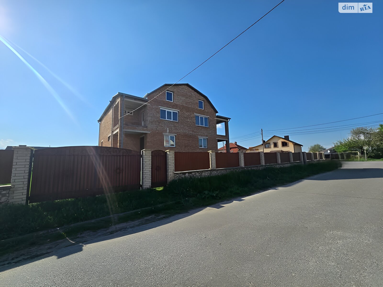 трехэтажный дуплекс, 240 кв. м, кирпич. Продажа в Байковцах фото 1 трехэтажный дуплекс, 240 кв. м, кирпич. Продажа в Байковцах фото 1
