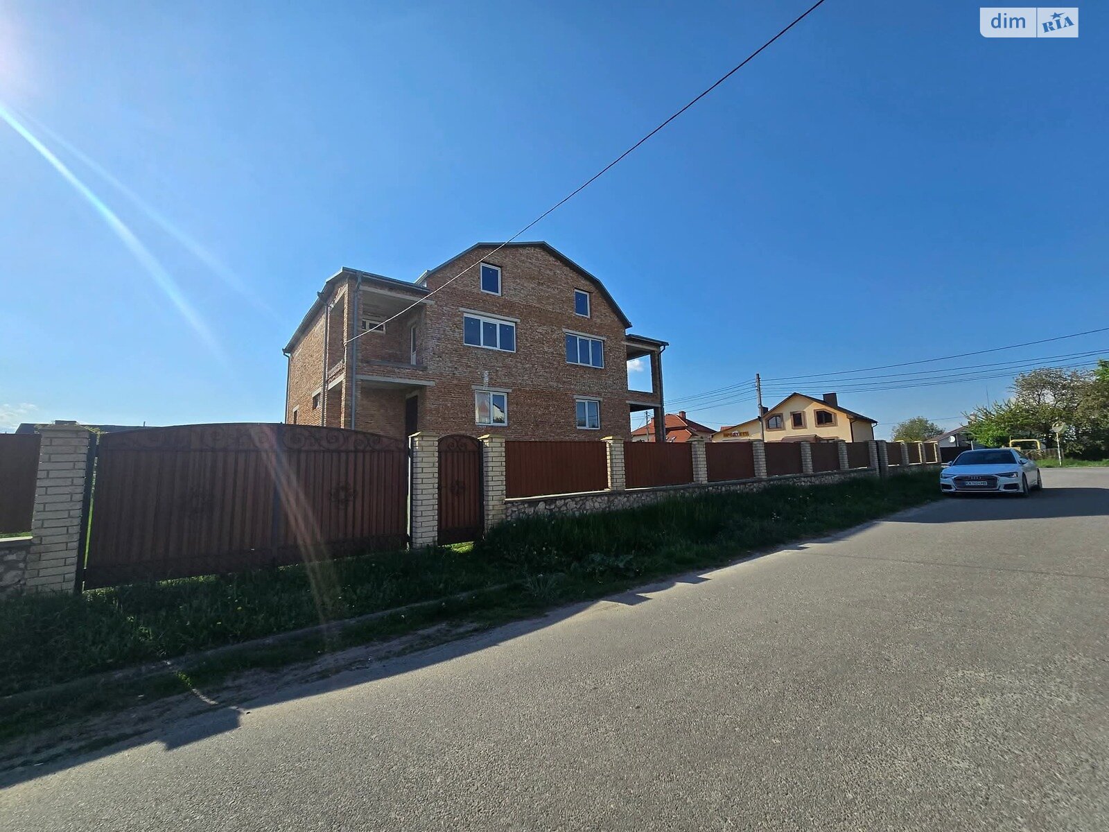 триповерховий дуплекс, 240 кв. м, цегла. Продаж у Байківці фото 1 триповерховий дуплекс, 240 кв. м, цегла. Продаж у Байківці фото 1