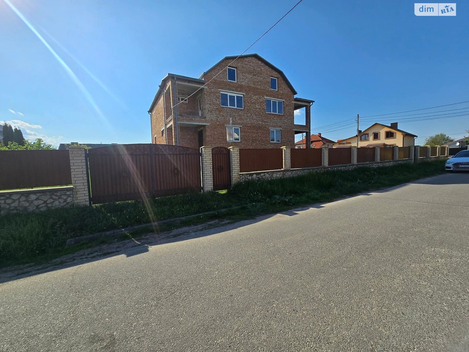 триповерховий дуплекс, 240 кв. м, цегла. Продаж у Байківці фото 1 триповерховий дуплекс, 240 кв. м, цегла. Продаж у Байківці фото 1
