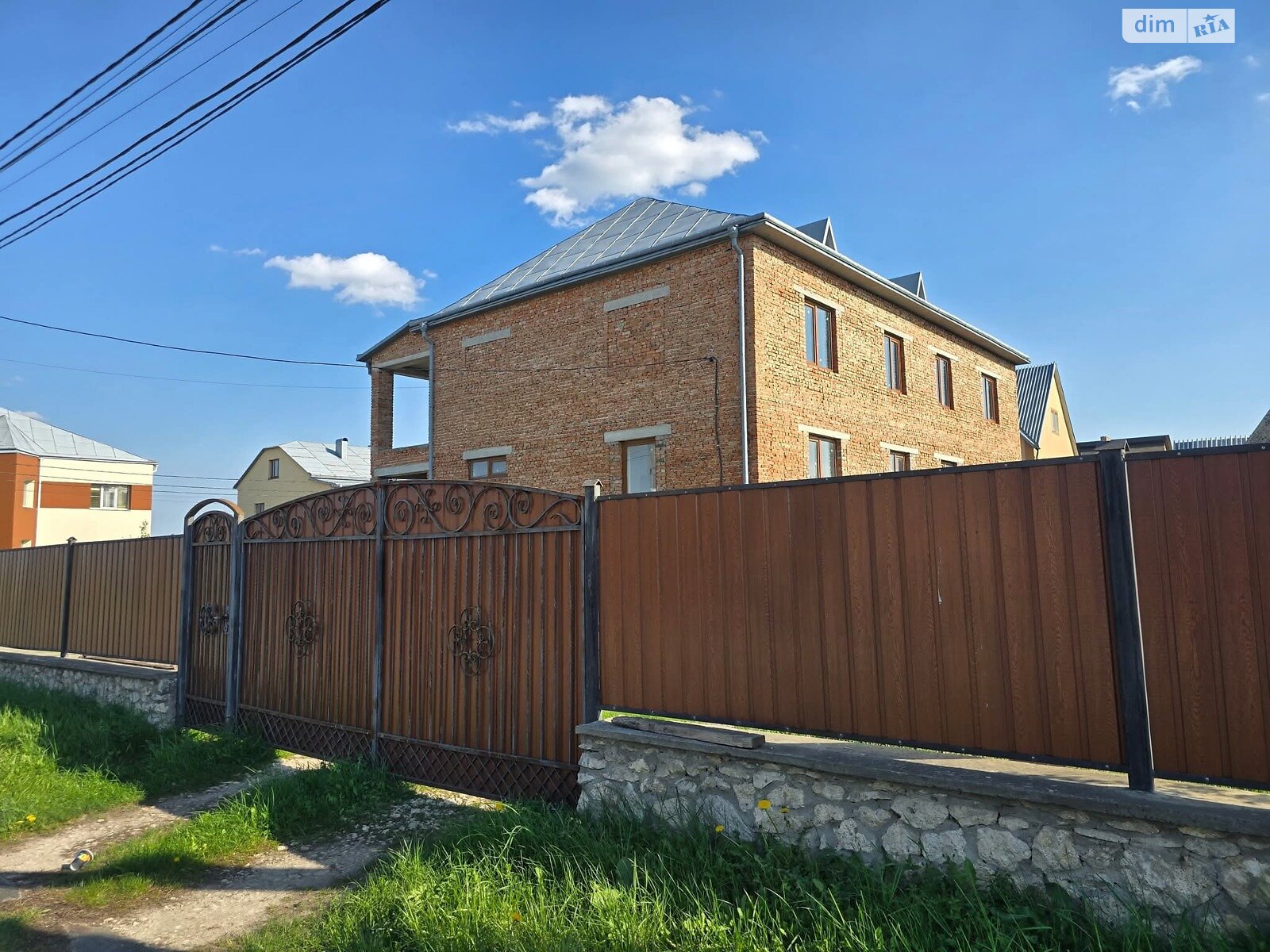 триповерховий дуплекс, 240 кв. м, цегла. Продаж у Байківці фото 1 триповерховий дуплекс, 240 кв. м, цегла. Продаж у Байківці фото 1