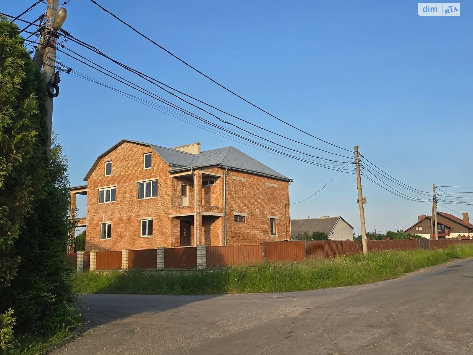 трехэтажный дуплекс, 240 кв. м, кирпич. Продажа в Байковцах фото 1 трехэтажный дуплекс, 240 кв. м, кирпич. Продажа в Байковцах фото 1