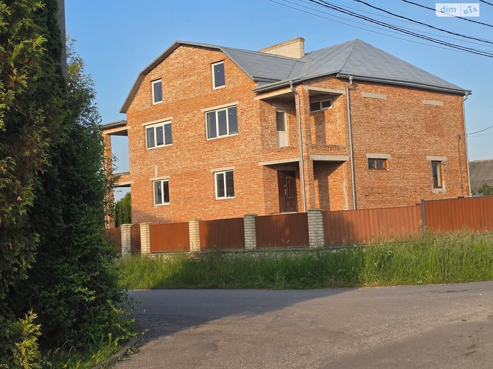 трехэтажный дуплекс, 240 кв. м, кирпич. Продажа в Байковцах фото 1 трехэтажный дуплекс, 240 кв. м, кирпич. Продажа в Байковцах фото 1