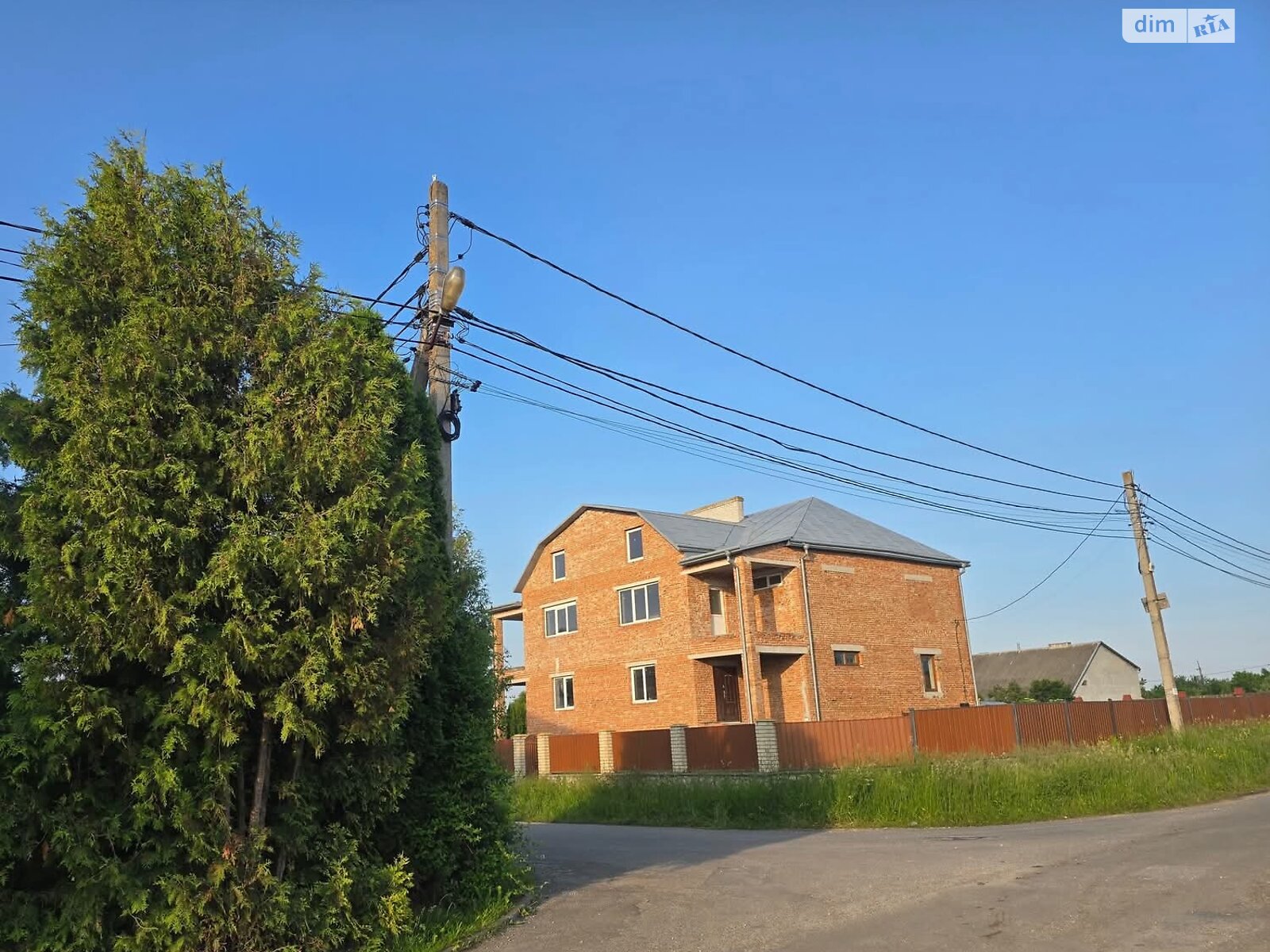 трехэтажный дуплекс, 240 кв. м, кирпич. Продажа в Байковцах фото 1 трехэтажный дуплекс, 240 кв. м, кирпич. Продажа в Байковцах фото 1