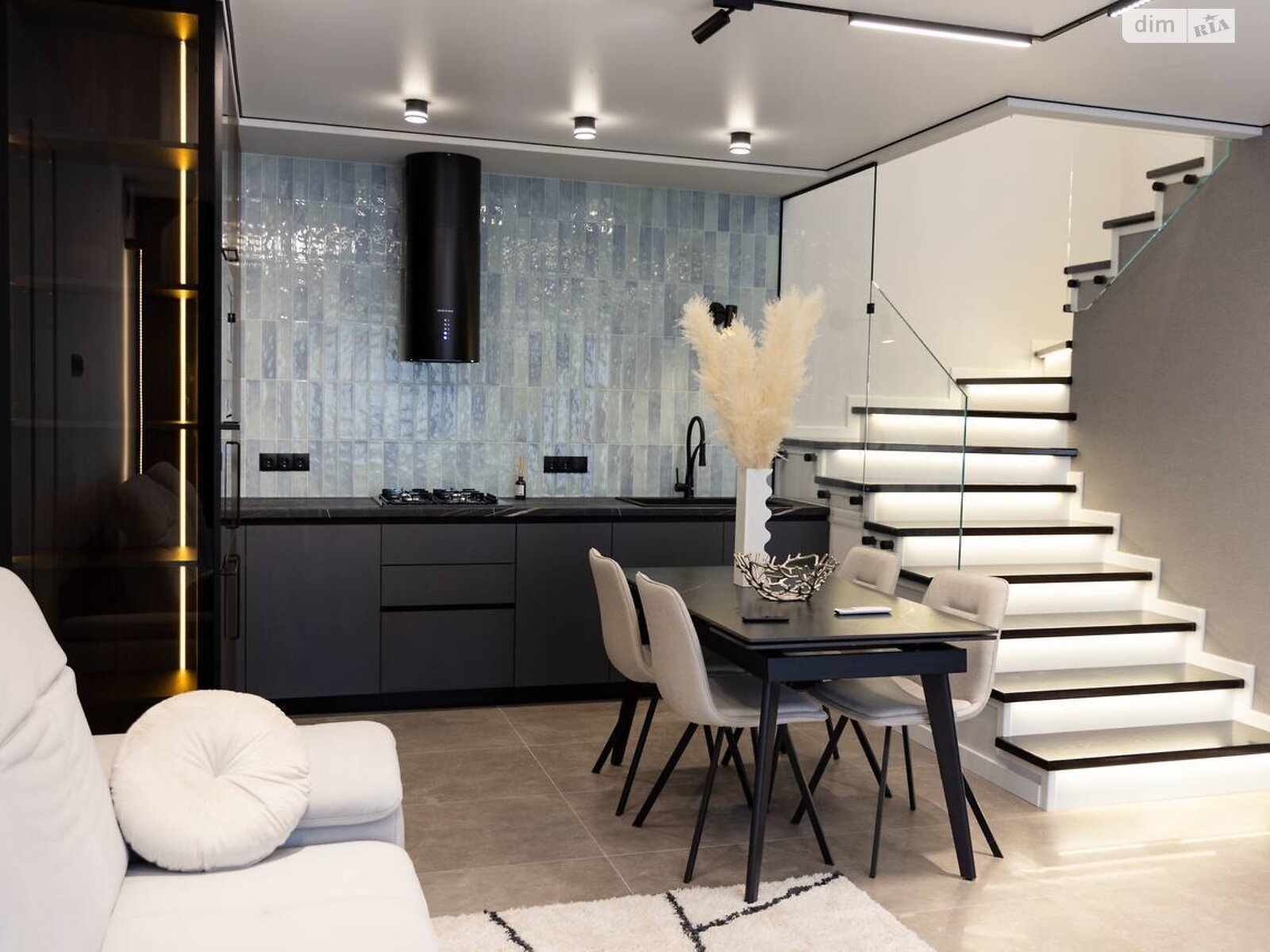 двоповерховий дуплекс, 115 кв. м, цегла. Продаж в Байківці фото 1 двоповерховий дуплекс, 115 кв. м, цегла. Продаж в Байківці фото 1