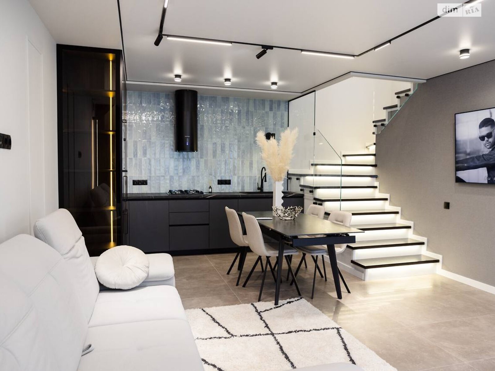 двоповерховий дуплекс, 115 кв. м, цегла. Продаж в Байківці фото 1 двоповерховий дуплекс, 115 кв. м, цегла. Продаж в Байківці фото 1