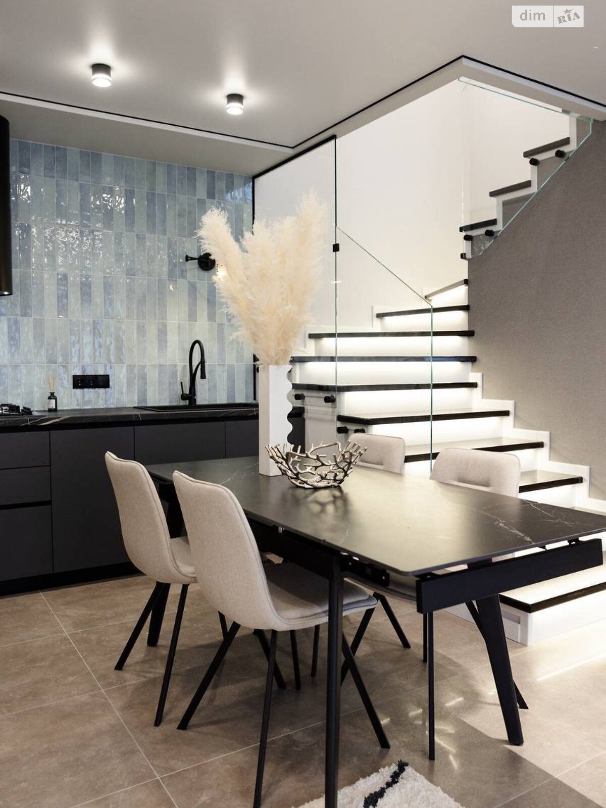 двоповерховий дуплекс, 115 кв. м, цегла. Продаж в Байківці фото 1 двоповерховий дуплекс, 115 кв. м, цегла. Продаж в Байківці фото 1