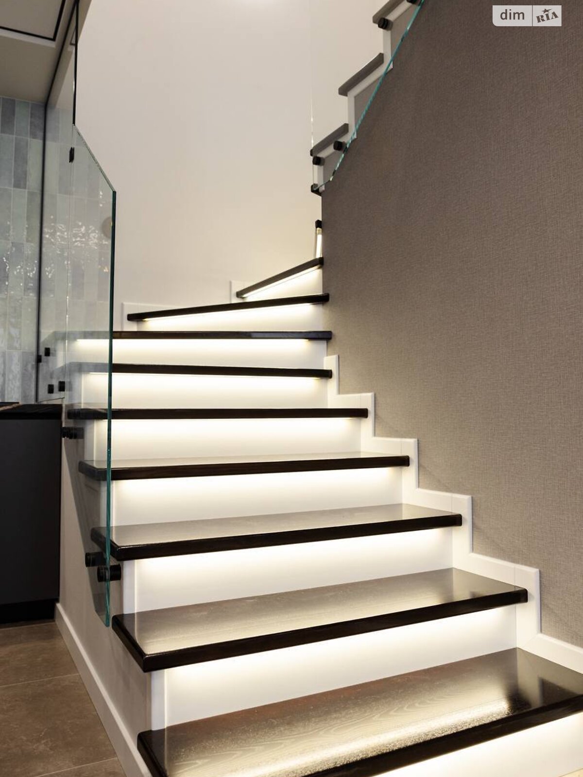 двоповерховий дуплекс, 115 кв. м, цегла. Продаж в Байківці фото 1 двоповерховий дуплекс, 115 кв. м, цегла. Продаж в Байківці фото 1