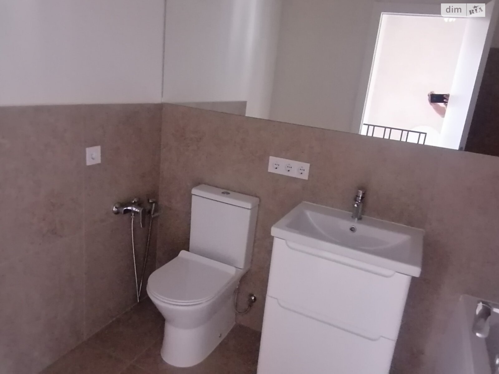 двухэтажный дуплекс, 111.8 кв. м, керамический кирпич. Продажа в Буче район Буча фото 1 двухэтажный дуплекс, 111.8 кв. м, керамический кирпич. Продажа в Буче район Буча фото 1