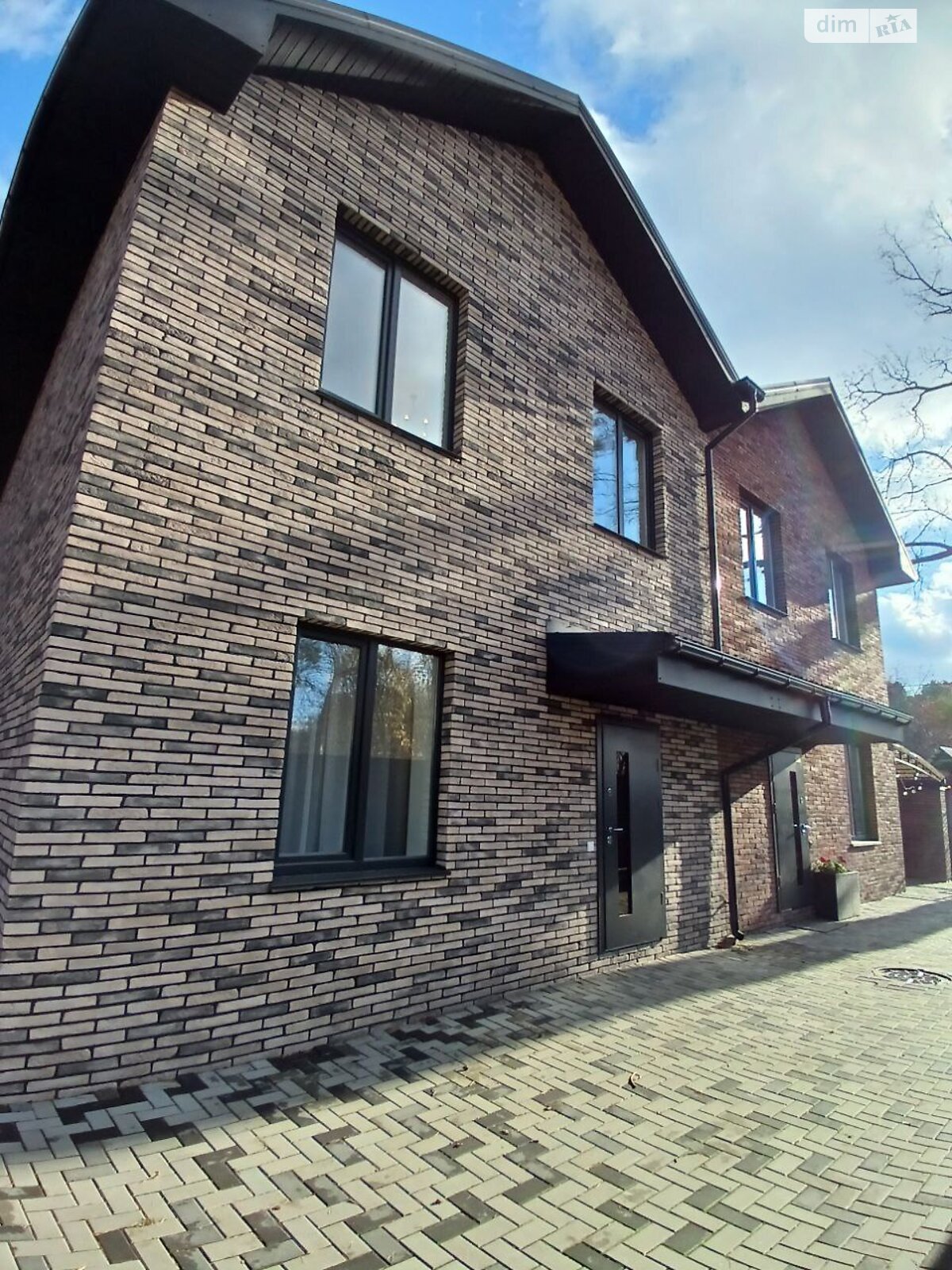двухэтажный дуплекс, 111.8 кв. м, кирпич. Продажа в Буче район Буча фото 1 двухэтажный дуплекс, 111.8 кв. м, кирпич. Продажа в Буче район Буча фото 1