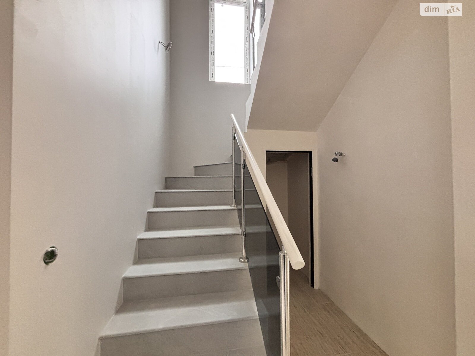 двухэтажный дуплекс, 120 кв. м, кирпич. Продажа в Буче район Буча фото 1 двухэтажный дуплекс, 120 кв. м, кирпич. Продажа в Буче район Буча фото 1