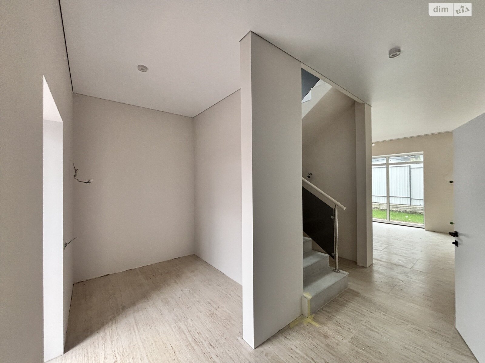 двухэтажный дуплекс, 120 кв. м, кирпич. Продажа в Буче район Буча фото 1 двухэтажный дуплекс, 120 кв. м, кирпич. Продажа в Буче район Буча фото 1