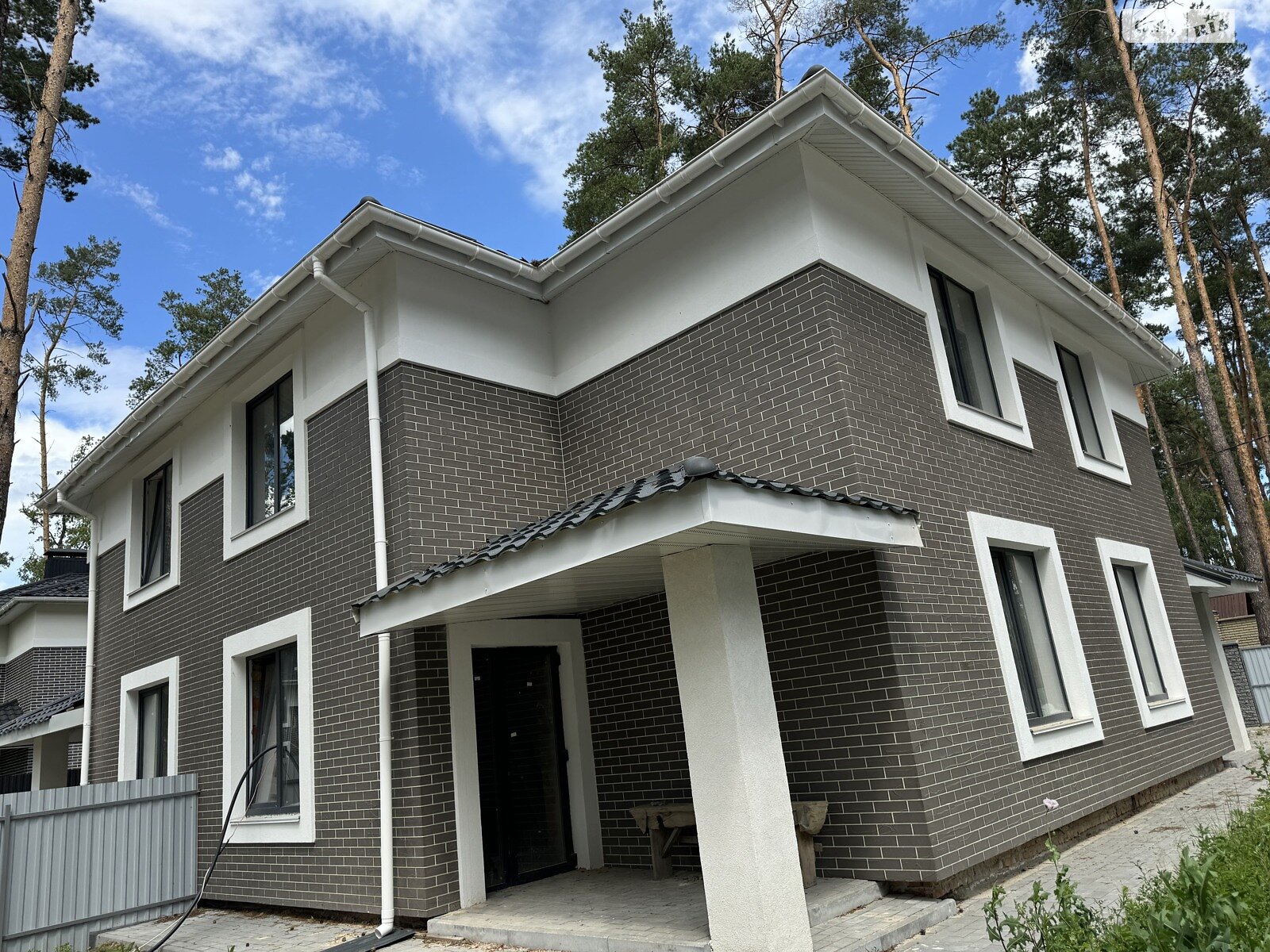 двухэтажный дуплекс, 130 кв. м, кирпич. Продажа в Буче район Буча фото 1 двухэтажный дуплекс, 130 кв. м, кирпич. Продажа в Буче район Буча фото 1