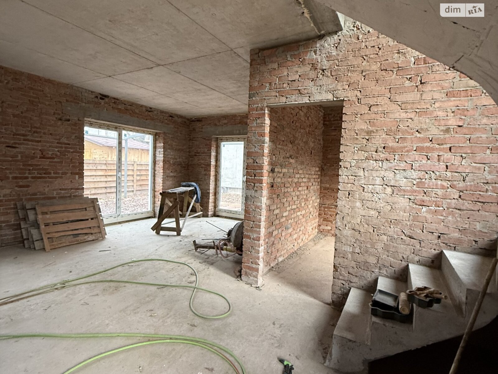 двухэтажный дуплекс, 120 кв. м, кирпич. Продажа в Буче район Буча фото 1 двухэтажный дуплекс, 120 кв. м, кирпич. Продажа в Буче район Буча фото 1