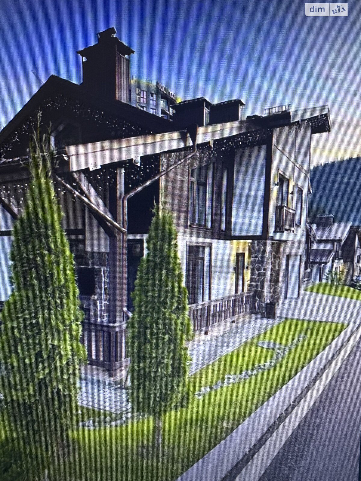 трехэтажный дуплекс, 200 кв. м, кирпич. Продажа в Буковеле район Буковель фото 1