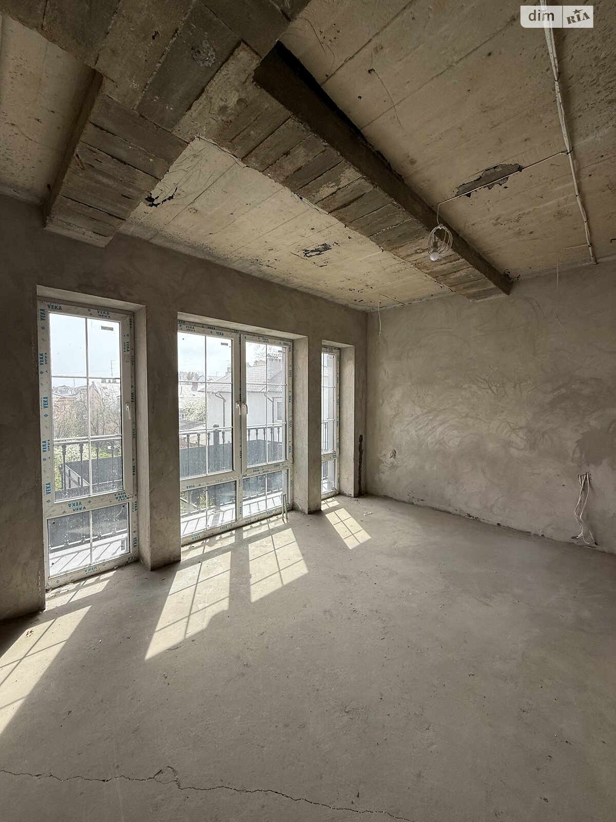 триповерховий дуплекс, 340 кв. м, кирпич. Продаж у Чернівцях фото 1 триповерховий дуплекс, 340 кв. м, кирпич. Продаж у Чернівцях фото 1