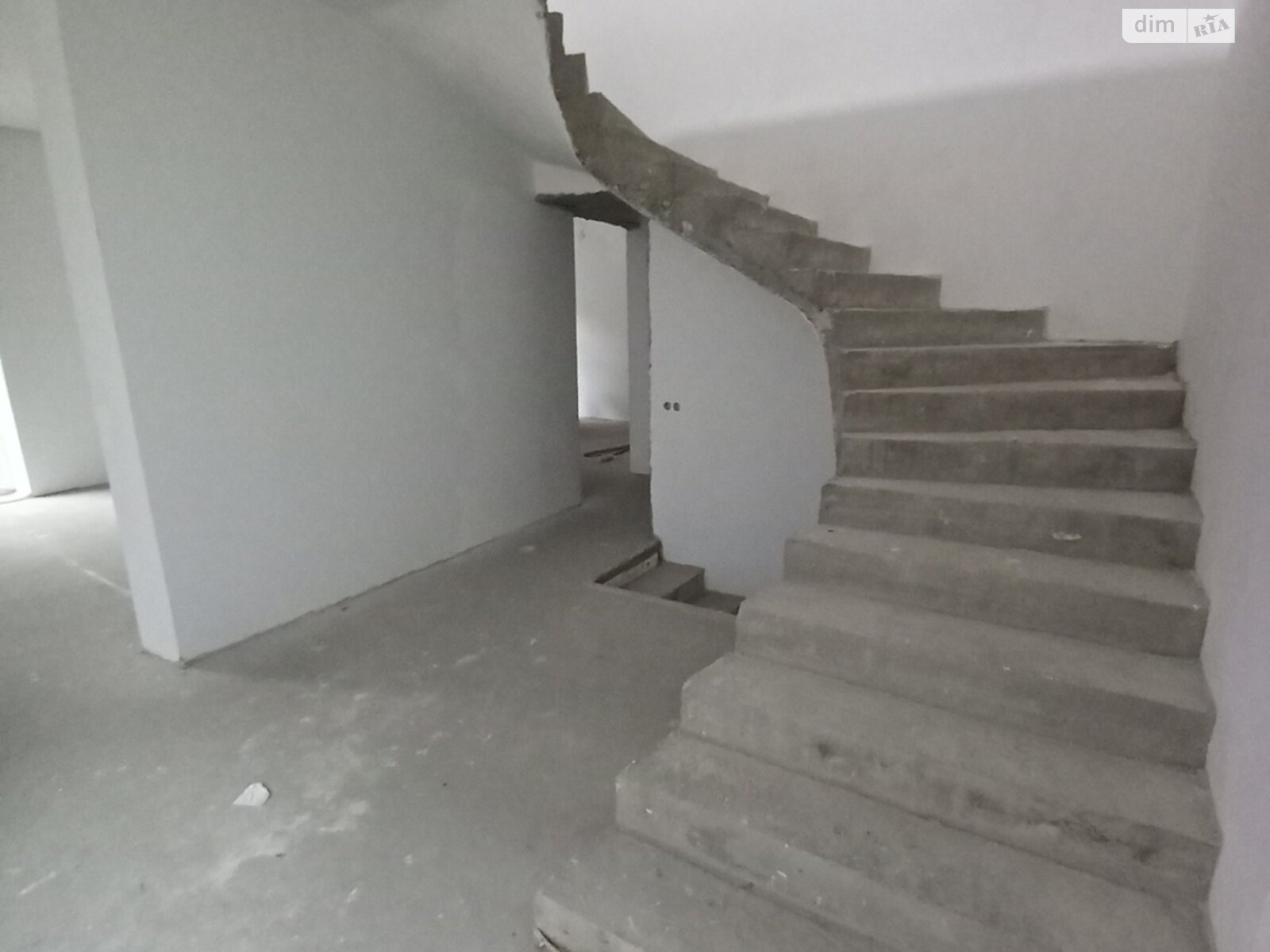 двухэтажный дуплекс, 365 кв. м, кирпич. Продажа в Черновцах район Шевченковский фото 1 двухэтажный дуплекс, 365 кв. м, кирпич. Продажа в Черновцах район Шевченковский фото 1