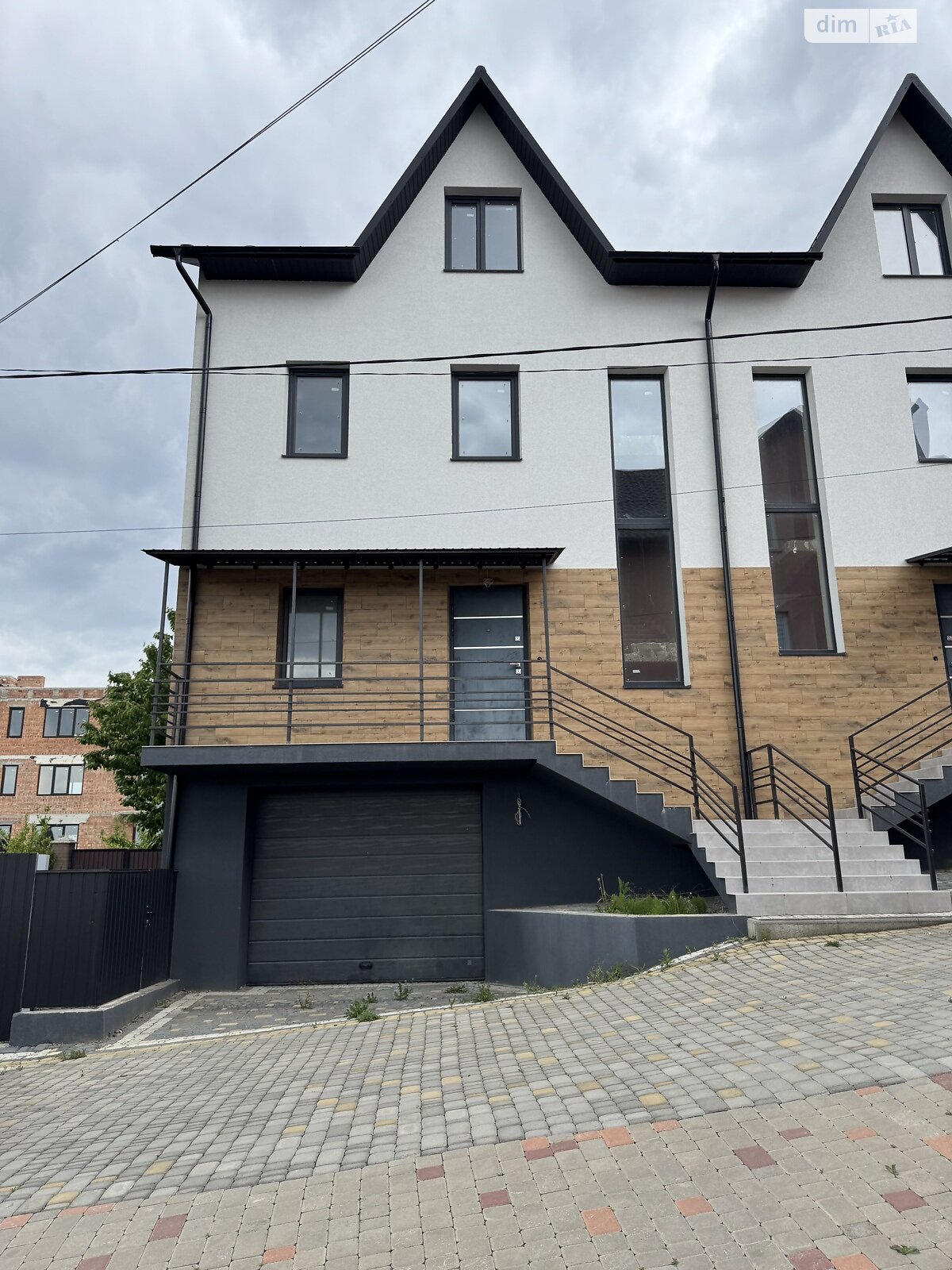 трехэтажный дуплекс, 220 кв. м, кирпич. Продажа в Черновцах район Шевченковский фото 1 трехэтажный дуплекс, 220 кв. м, кирпич. Продажа в Черновцах район Шевченковский фото 1