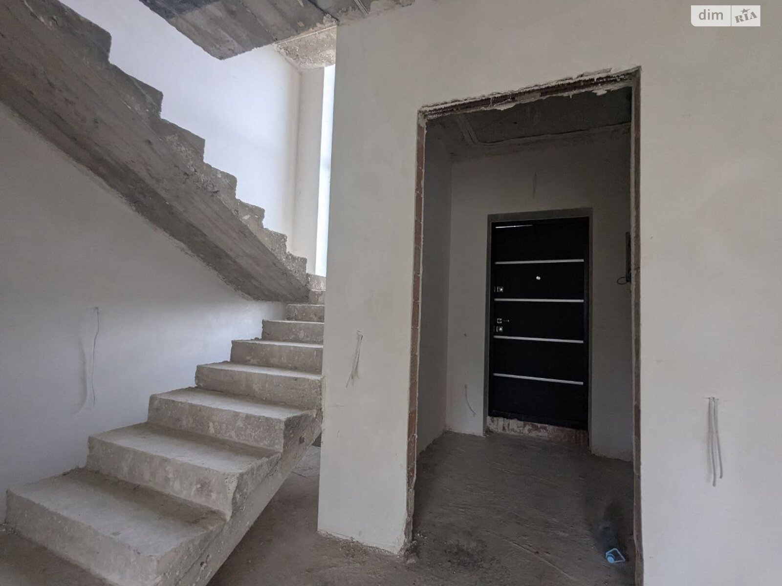 трехэтажный дуплекс, 220 кв. м, кирпич. Продажа в Черновцах район Шевченковский фото 1 трехэтажный дуплекс, 220 кв. м, кирпич. Продажа в Черновцах район Шевченковский фото 1