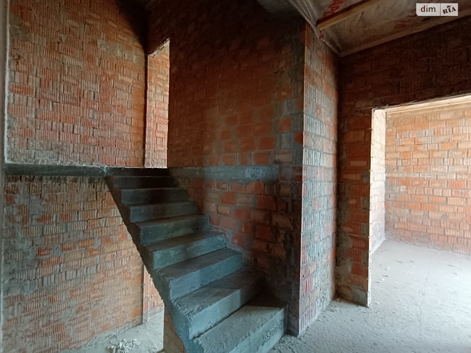 трехэтажный дуплекс, 160 кв. м, кирпич. Продажа в Гатном фото 1 трехэтажный дуплекс, 160 кв. м, кирпич. Продажа в Гатном фото 1