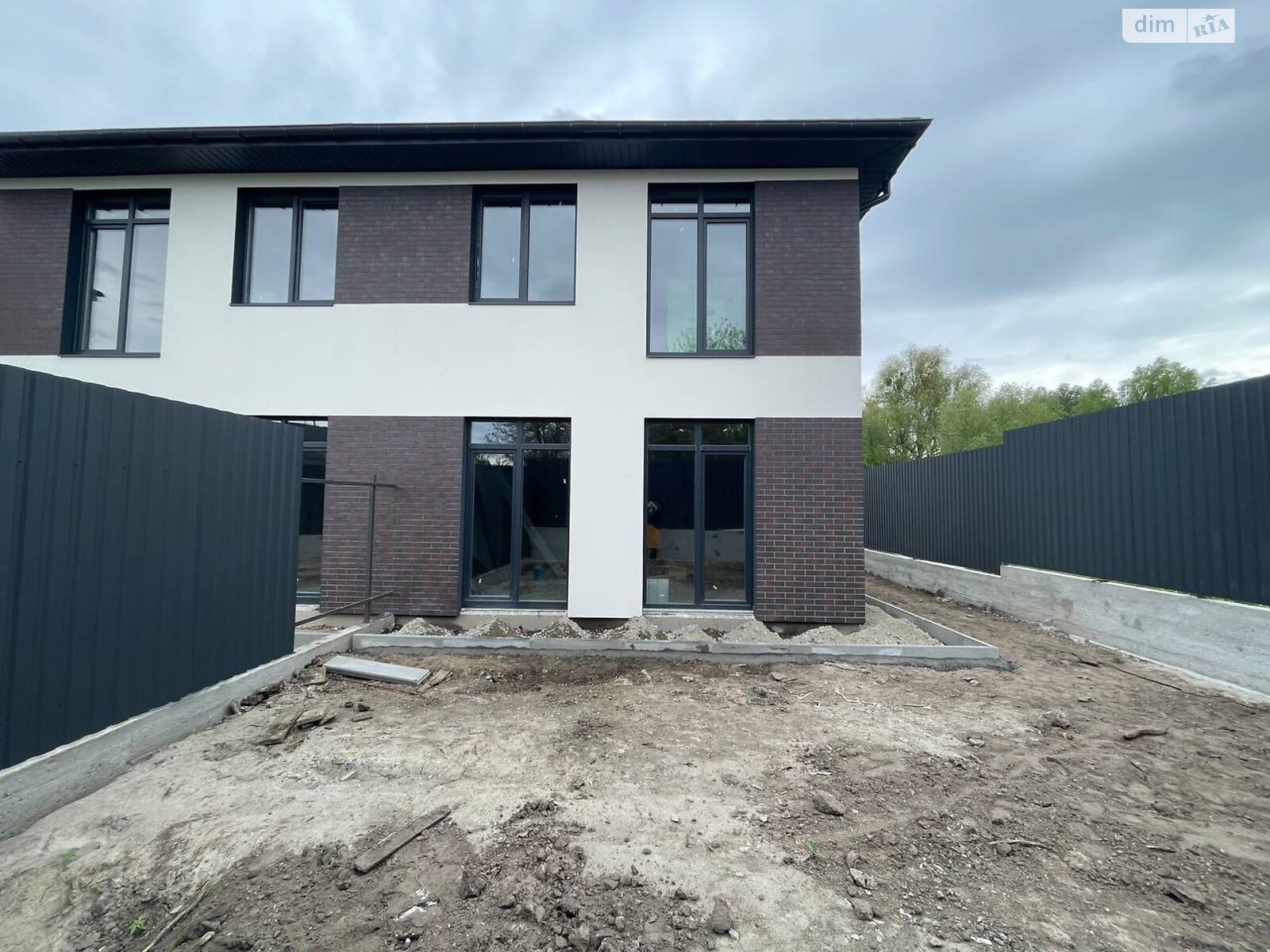 двоповерховий дуплекс, 145 кв. м, цегла. Продаж у Гостомелі фото 1 двоповерховий дуплекс, 145 кв. м, цегла. Продаж у Гостомелі фото 1