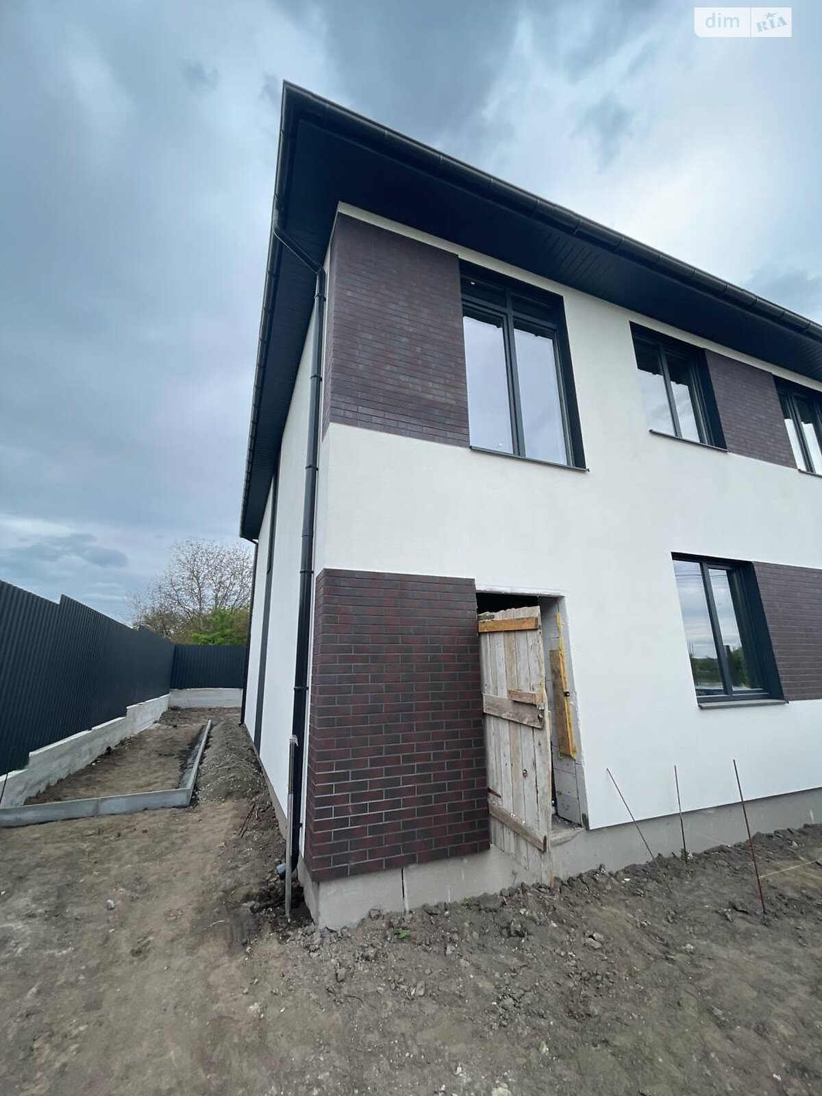 двоповерховий дуплекс, 145 кв. м, цегла. Продаж у Гостомелі фото 1 двоповерховий дуплекс, 145 кв. м, цегла. Продаж у Гостомелі фото 1