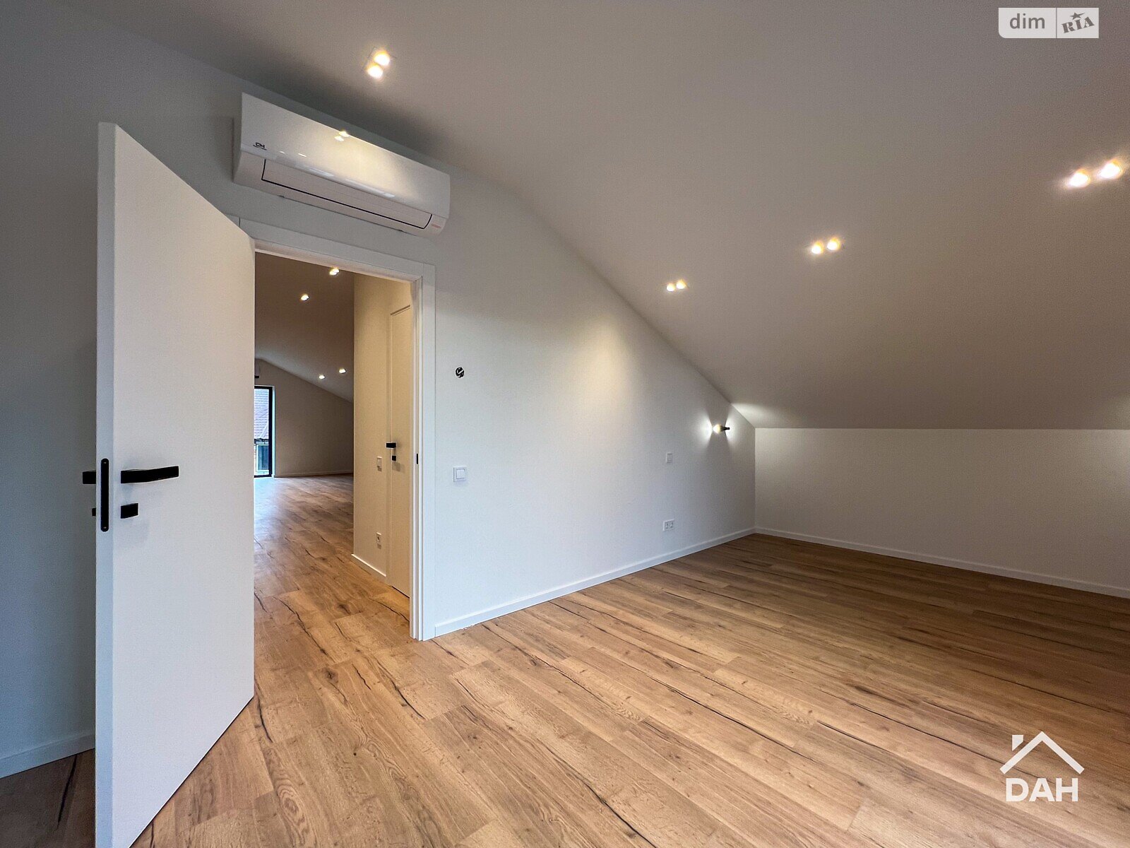 двоповерховий дуплекс, 250 кв. м, цегла. Продаж в Києві, район Жуляни фото 1