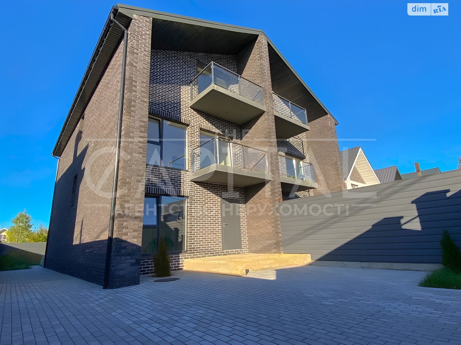 трехэтажный дуплекс, 250 кв. м, кирпич. Продажа в Киеве район Жуляны фото 1 трехэтажный дуплекс, 250 кв. м, кирпич. Продажа в Киеве район Жуляны фото 1