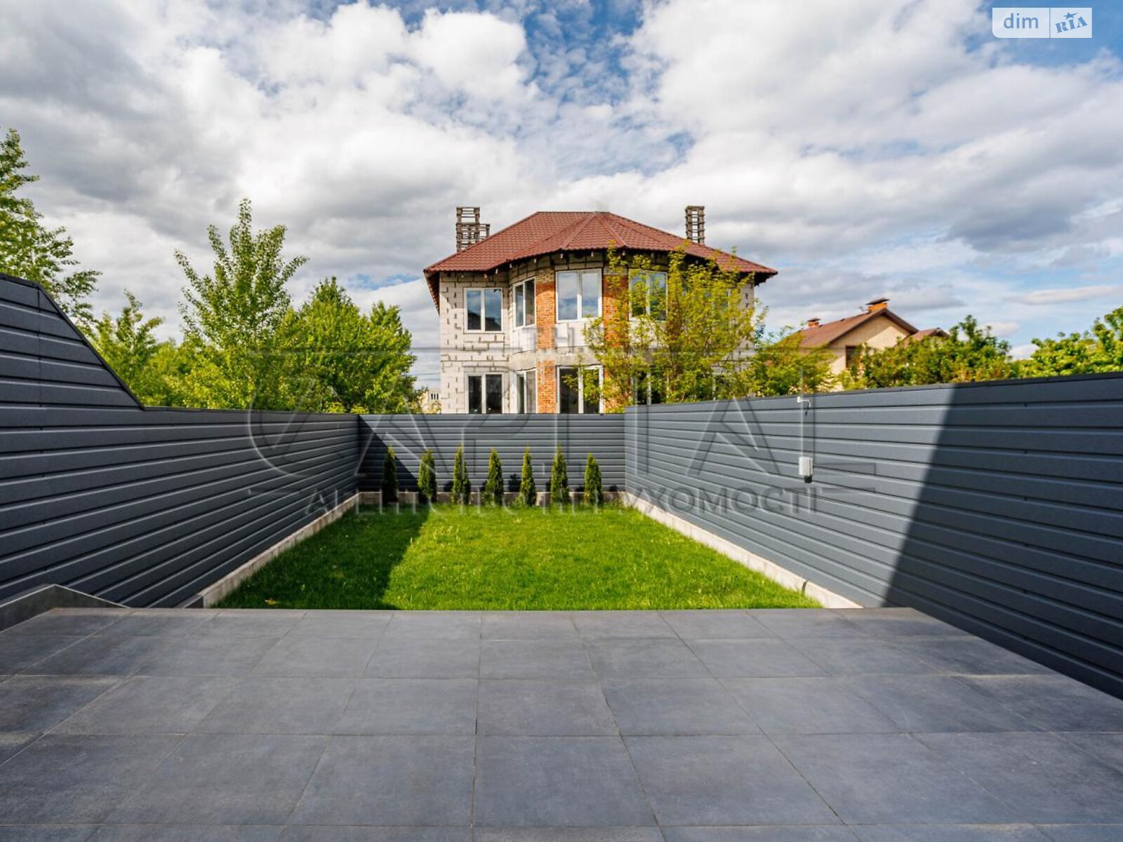 трехэтажный дуплекс, 250 кв. м, кирпич. Продажа в Киеве район Караваевы Дачи фото 1 трехэтажный дуплекс, 250 кв. м, кирпич. Продажа в Киеве район Караваевы Дачи фото 1