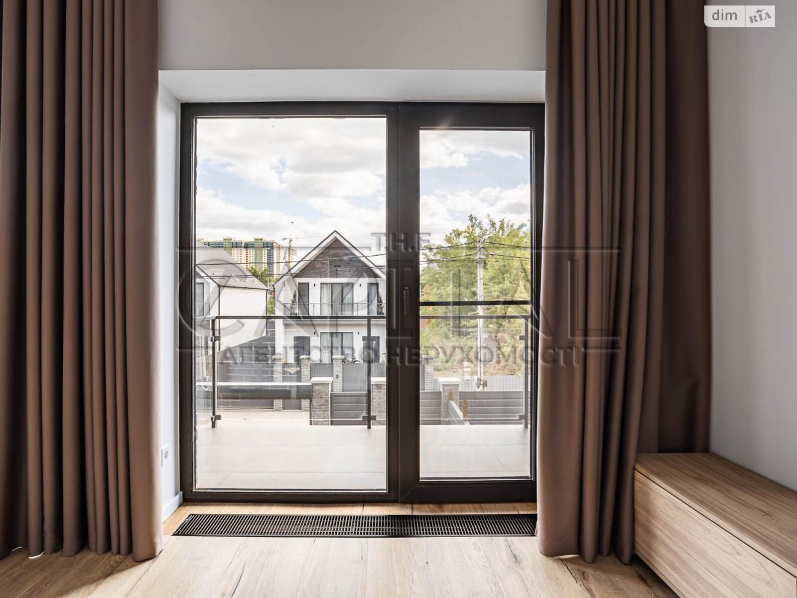трехэтажный дуплекс, 250 кв. м, кирпич. Продажа в Киеве район Караваевы Дачи фото 1 трехэтажный дуплекс, 250 кв. м, кирпич. Продажа в Киеве район Караваевы Дачи фото 1