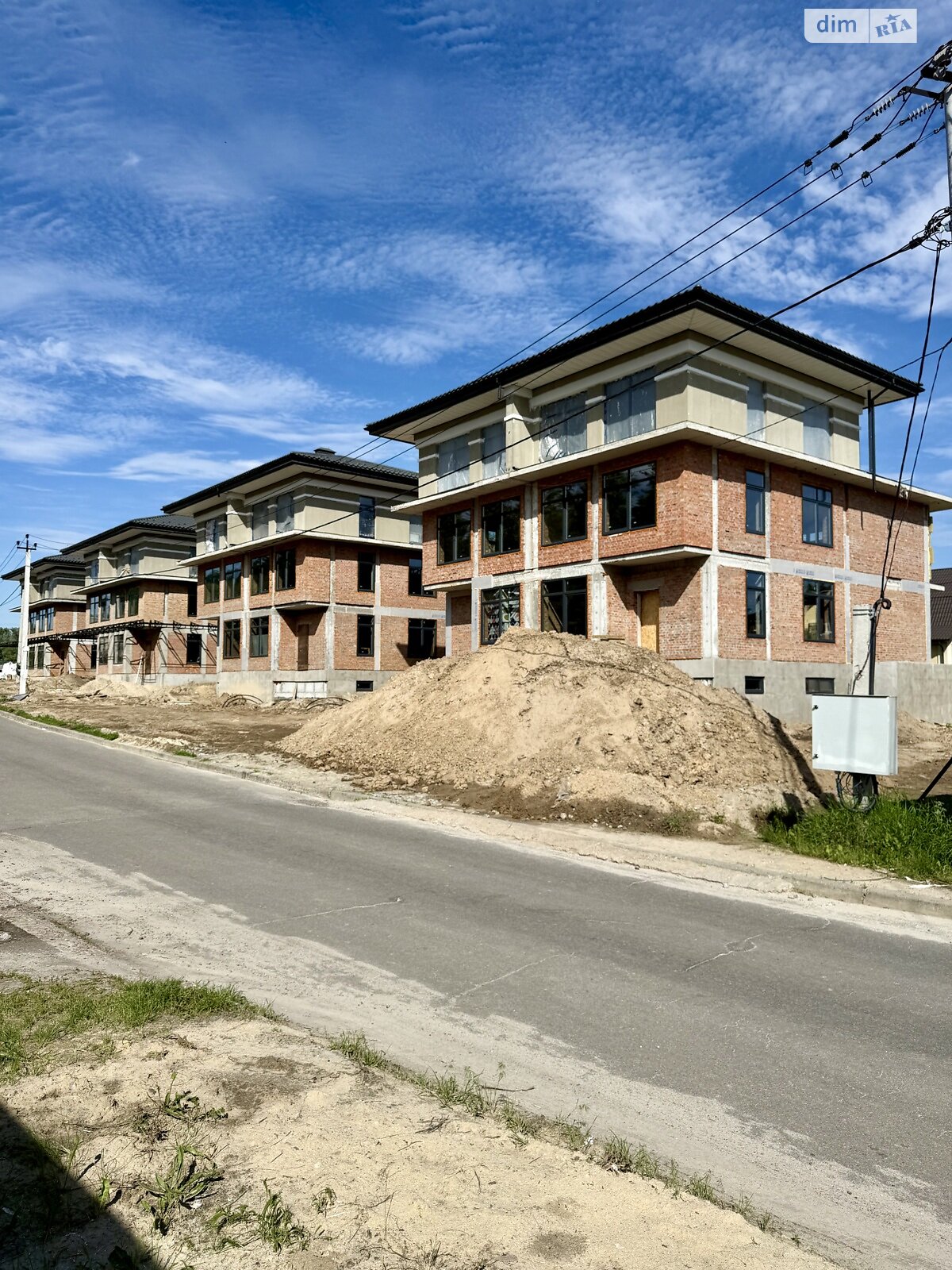 двухэтажный дуплекс, 270 кв. м, кирпич. Продажа в Лесниках фото 1