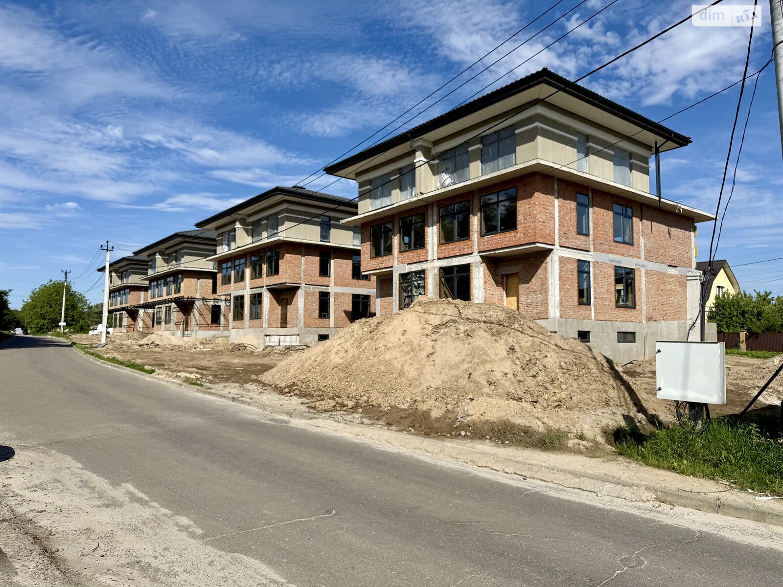 двухэтажный дуплекс, 270 кв. м, кирпич. Продажа в Лесниках фото 1
