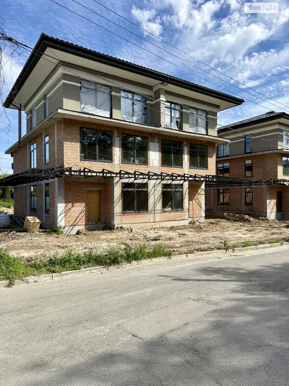 двухэтажный дуплекс, 270 кв. м, кирпич. Продажа в Лесниках фото 1