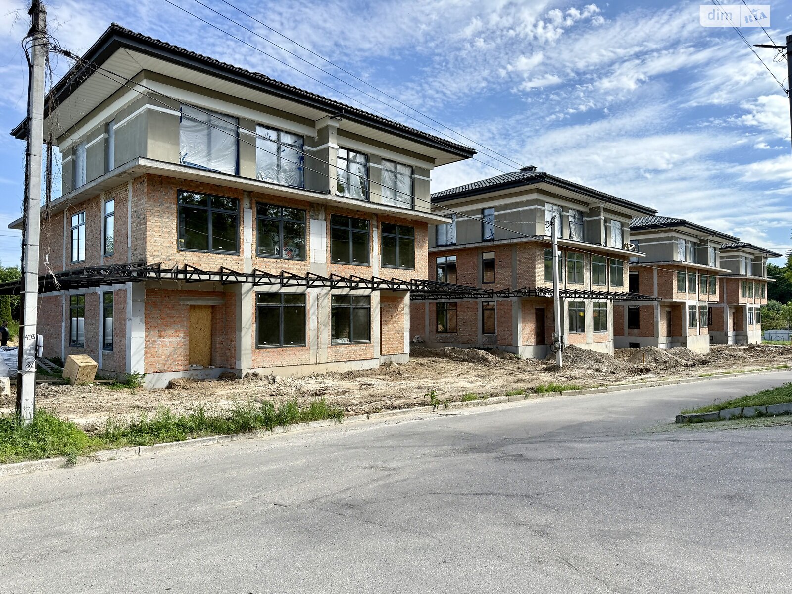 двухэтажный дуплекс, 270 кв. м, кирпич. Продажа в Лесниках фото 1