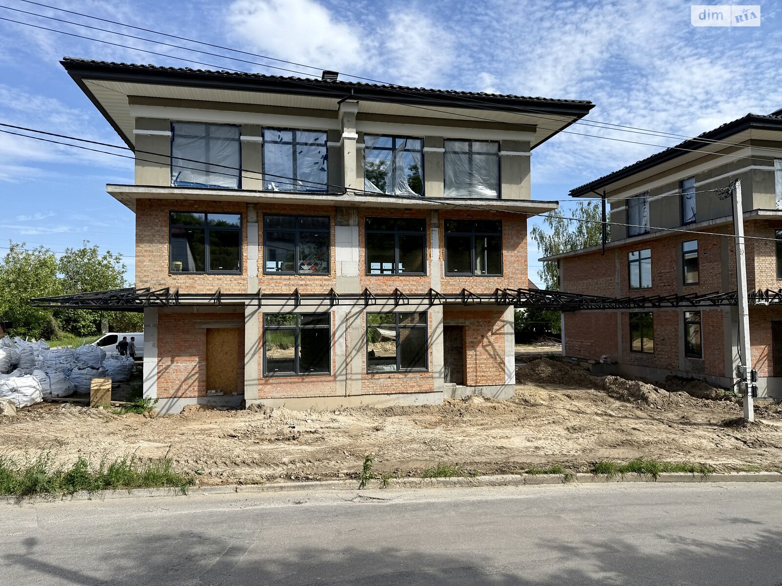 двухэтажный дуплекс, 270 кв. м, кирпич. Продажа в Лесниках фото 1