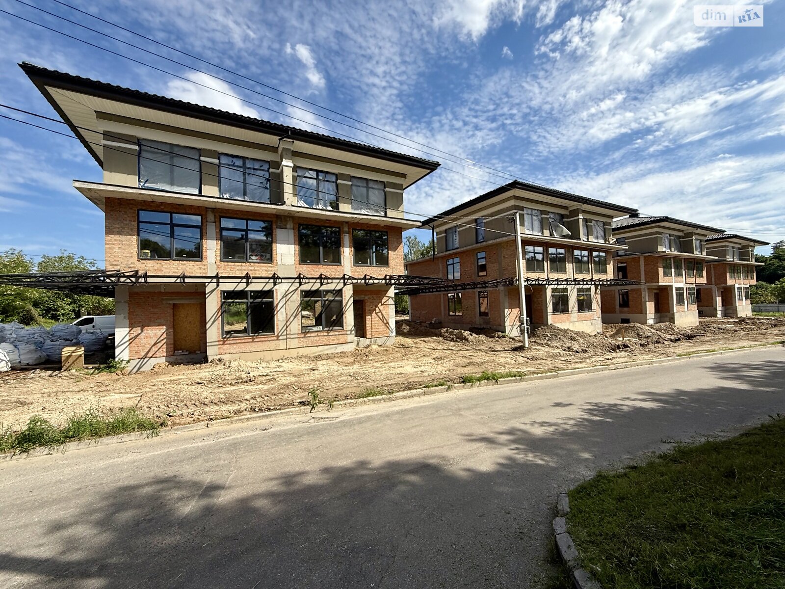 двухэтажный дуплекс, 270 кв. м, кирпич. Продажа в Лесниках фото 1