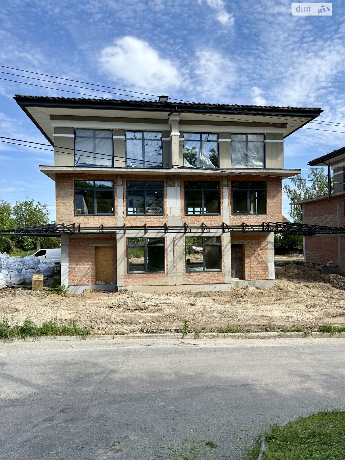 двухэтажный дуплекс, 270 кв. м, кирпич. Продажа в Лесниках фото 1