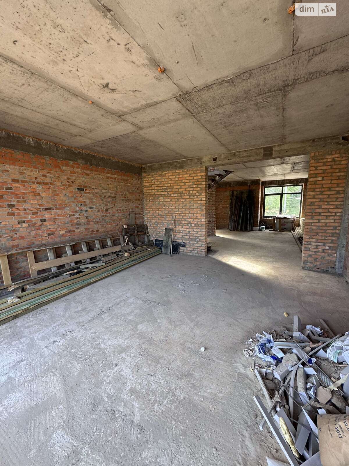 двухэтажный дуплекс, 270 кв. м, кирпич. Продажа в Лесниках фото 1