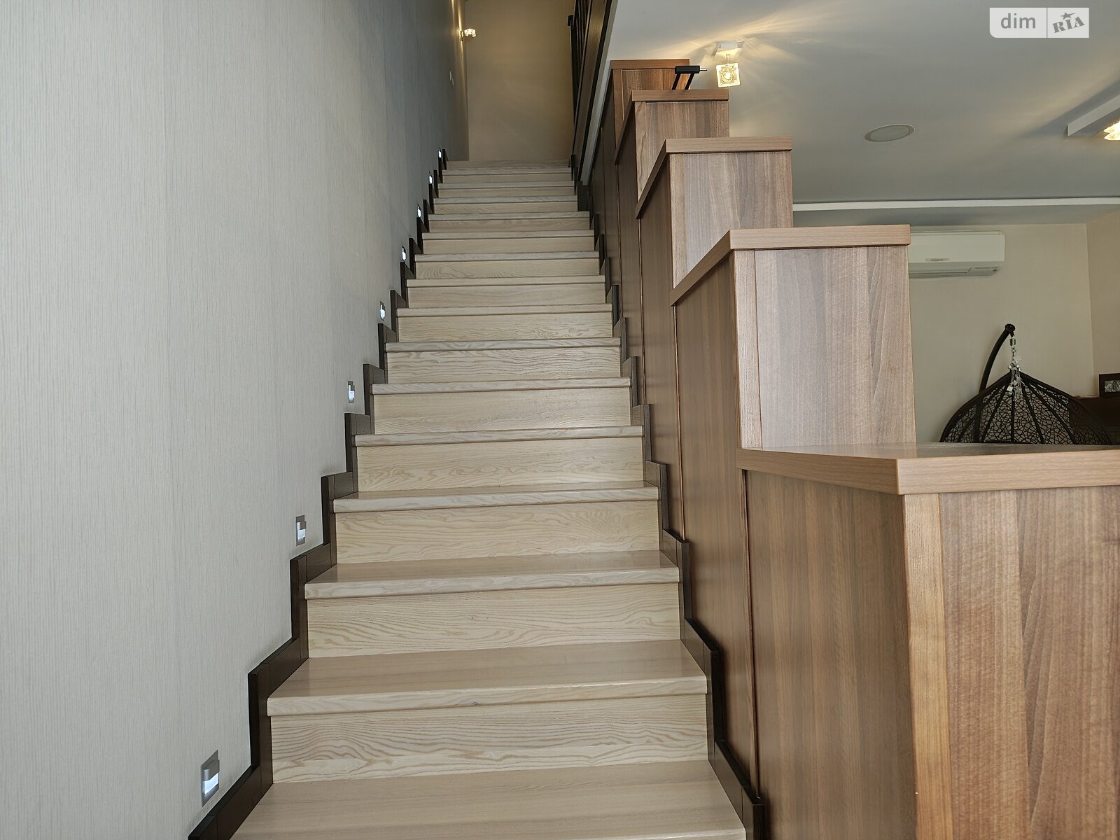 двухэтажный дуплекс, 265.2 кв. м, кирпич. Продажа в Михайловке-Рубежовке фото 1 двухэтажный дуплекс, 265.2 кв. м, кирпич. Продажа в Михайловке-Рубежовке фото 1