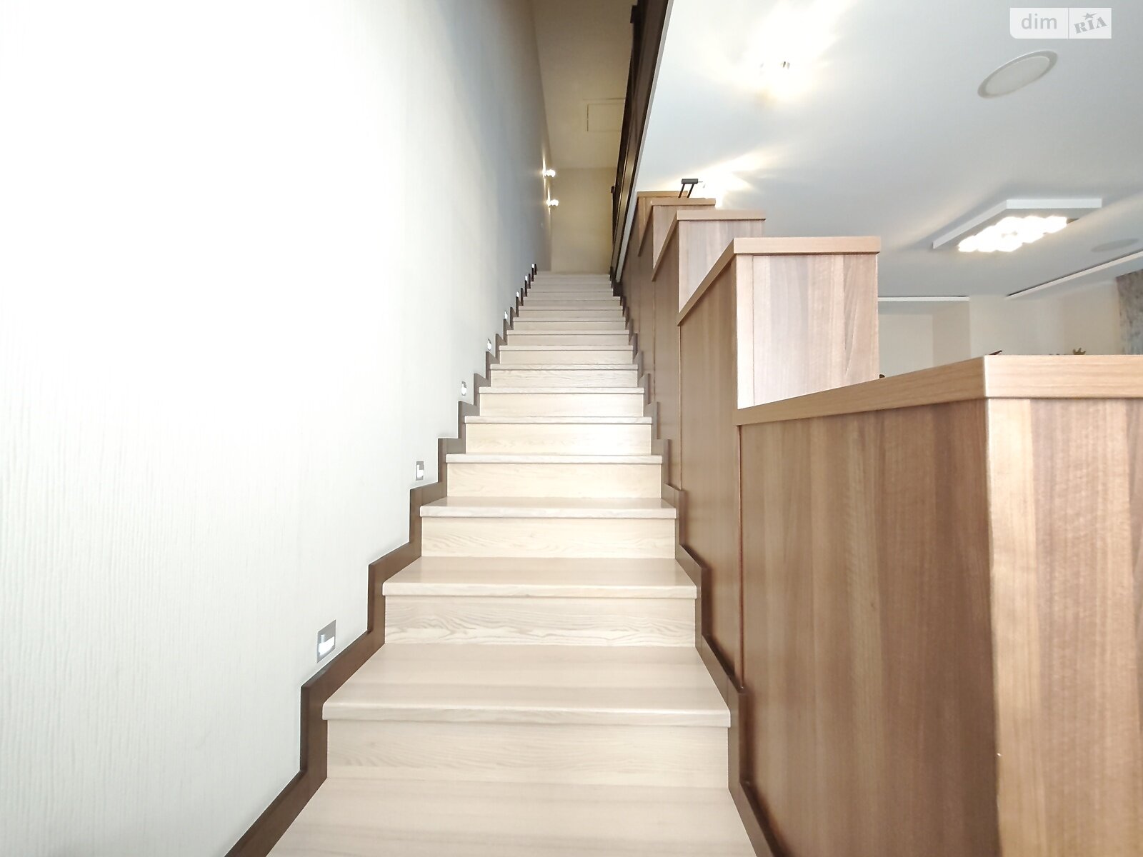 двухэтажный дуплекс, 265.2 кв. м, кирпич. Продажа в Михайловке-Рубежовке фото 1 двухэтажный дуплекс, 265.2 кв. м, кирпич. Продажа в Михайловке-Рубежовке фото 1