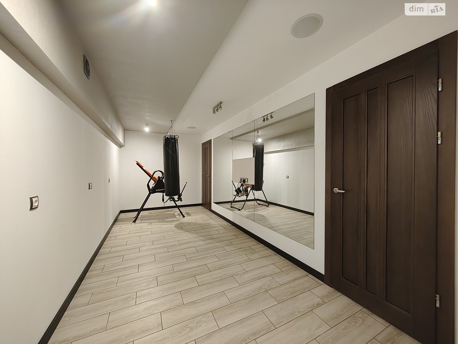 двухэтажный дуплекс, 265.2 кв. м, кирпич. Продажа в Михайловке-Рубежовке фото 1 двухэтажный дуплекс, 265.2 кв. м, кирпич. Продажа в Михайловке-Рубежовке фото 1