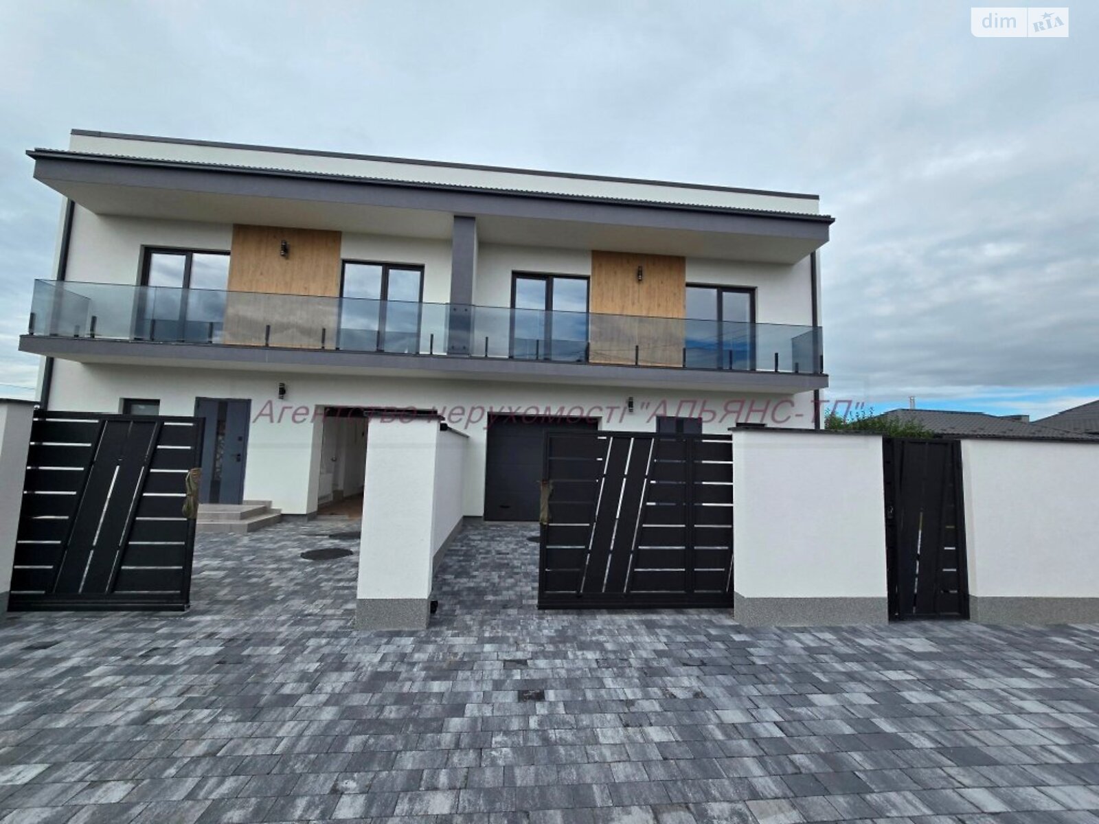 двухэтажный дуплекс, 135 кв. м, кирпич. Продажа в Минае фото 1 двухэтажный дуплекс, 135 кв. м, кирпич. Продажа в Минае фото 1