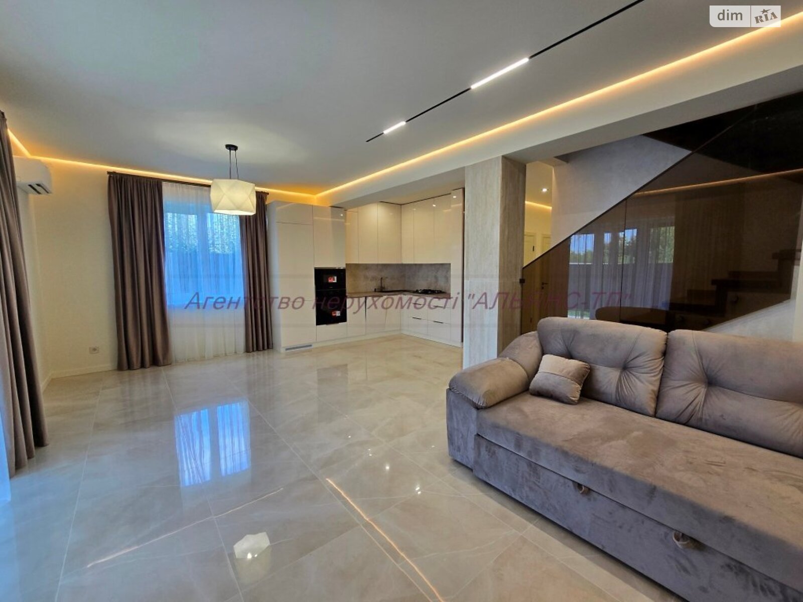 двухэтажный дуплекс, 135 кв. м, кирпич. Продажа в Минае фото 1 двухэтажный дуплекс, 135 кв. м, кирпич. Продажа в Минае фото 1