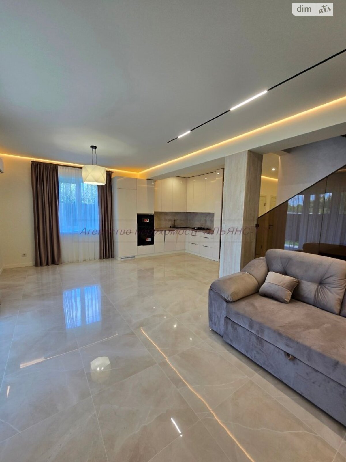 двухэтажный дуплекс, 135 кв. м, кирпич. Продажа в Минае фото 1 двухэтажный дуплекс, 135 кв. м, кирпич. Продажа в Минае фото 1