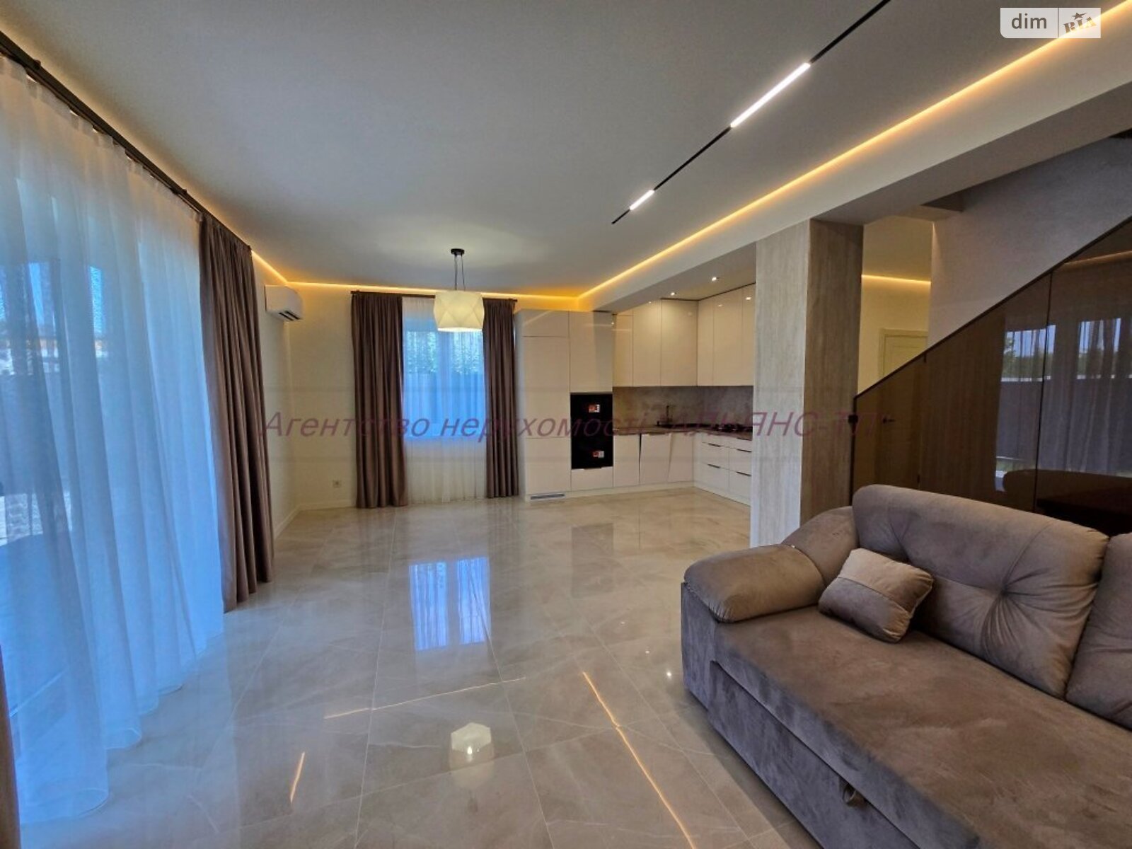 двухэтажный дуплекс, 135 кв. м, кирпич. Продажа в Минае фото 1 двухэтажный дуплекс, 135 кв. м, кирпич. Продажа в Минае фото 1