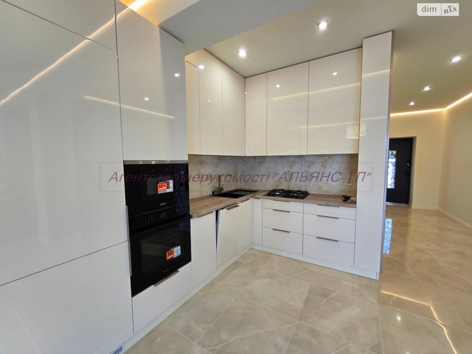 двухэтажный дуплекс, 135 кв. м, кирпич. Продажа в Минае фото 1 двухэтажный дуплекс, 135 кв. м, кирпич. Продажа в Минае фото 1