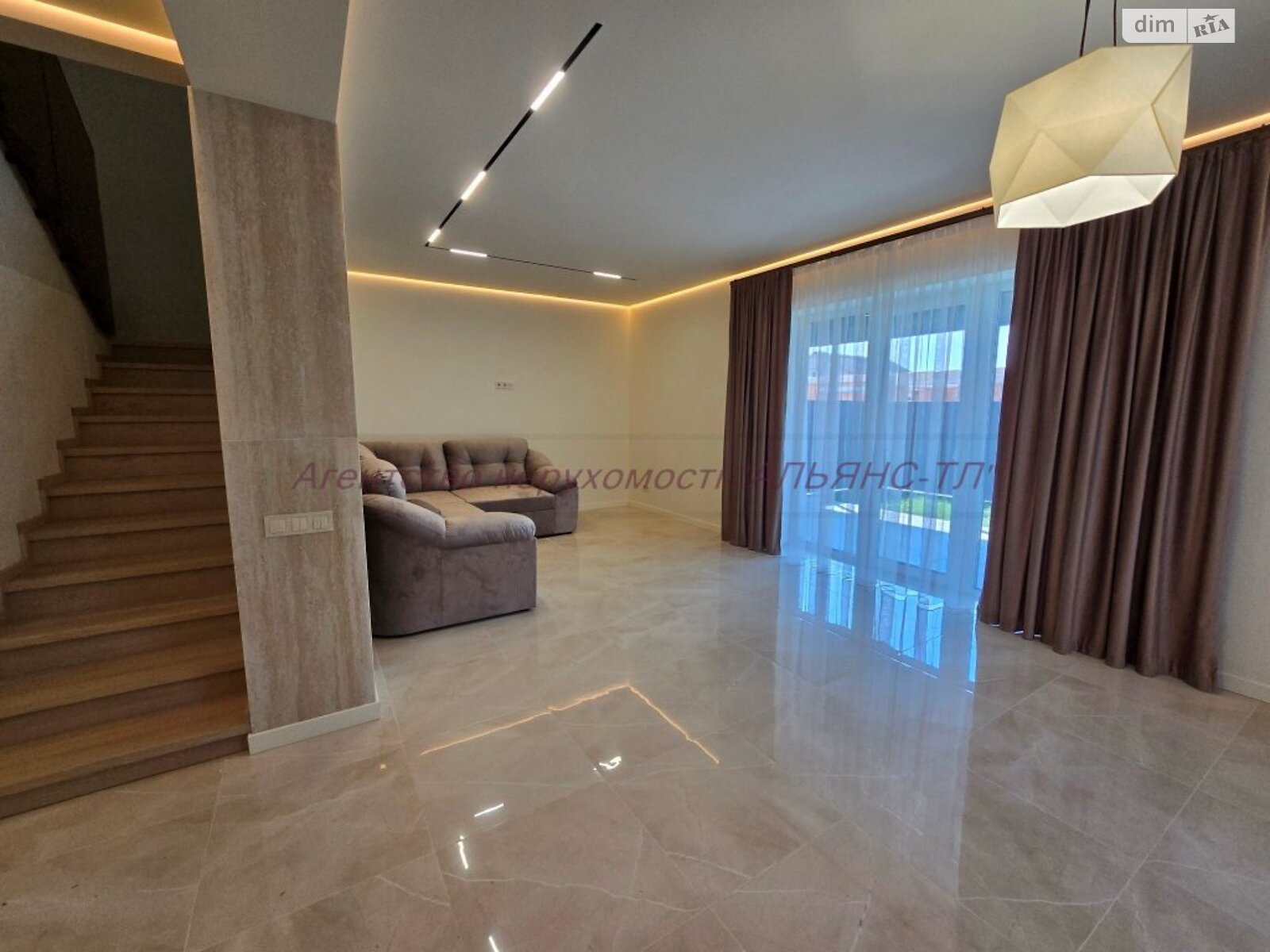 двухэтажный дуплекс, 135 кв. м, кирпич. Продажа в Минае фото 1 двухэтажный дуплекс, 135 кв. м, кирпич. Продажа в Минае фото 1